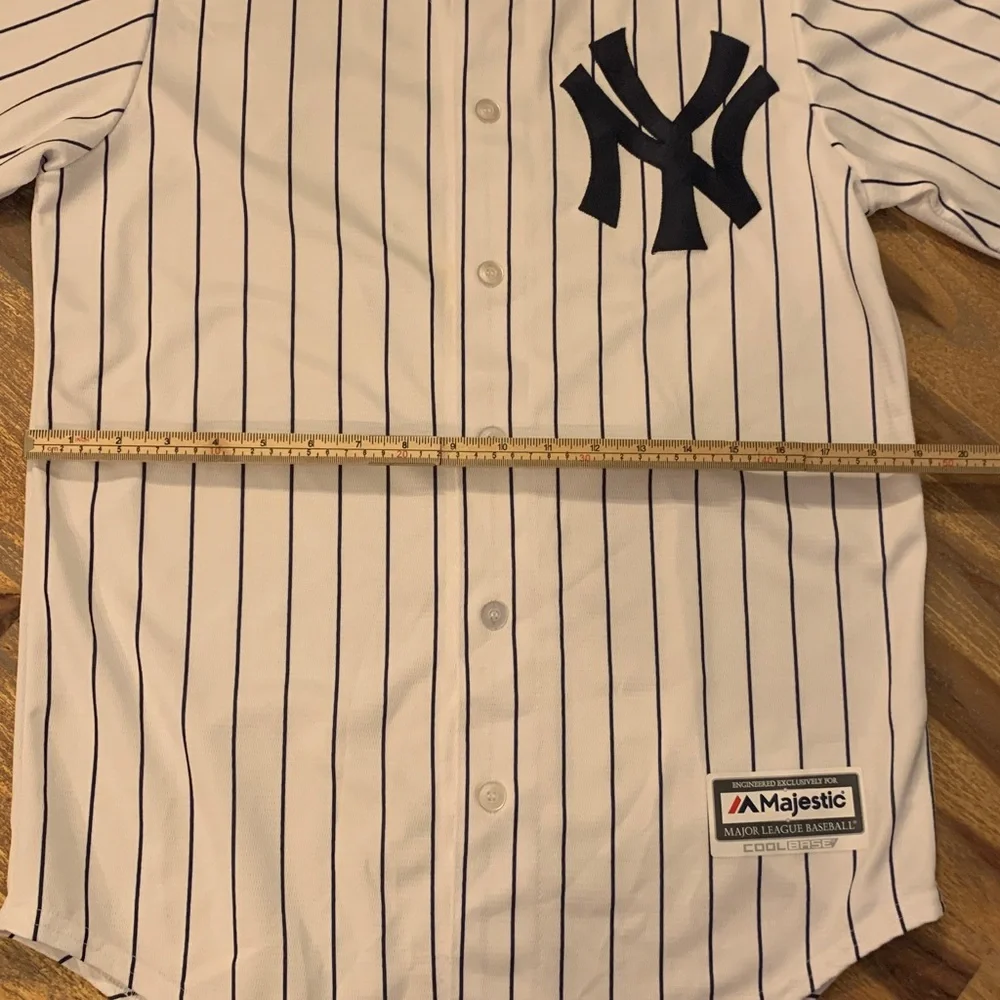 NY Yankees Majestic Matt Holliday #17 Major League Baseball shirt. Size small. - Picture 7 of 11